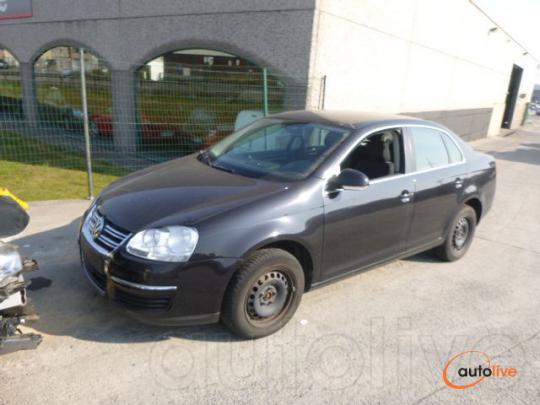 VOLKSWAGEN JETTA 1.6 TDI CAYC - 1
