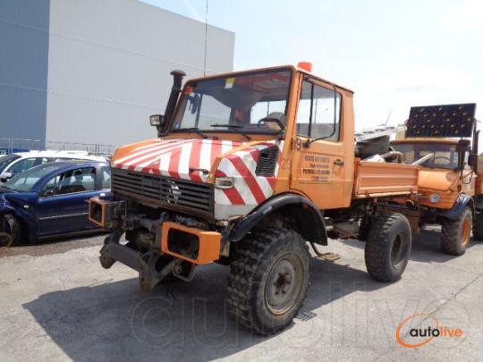 MERCEDES-BENZ UNIMOG 424 - 1