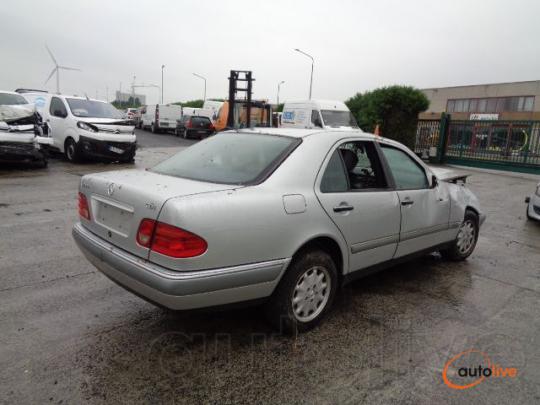 MERCEDES-BENZ E 220  CDI - 1