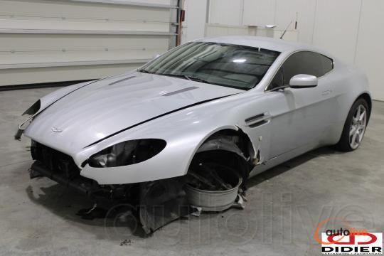 ASTON MARTIN V8 VANTAGE - 1