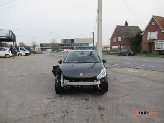 PEUGEOT 208 - 1