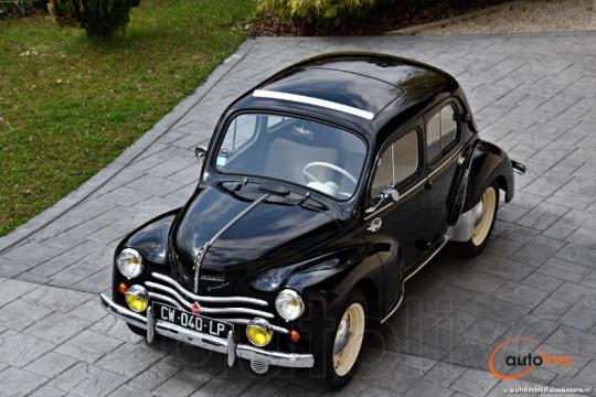 Renault 4CV 1956 zwart met open dak - 1