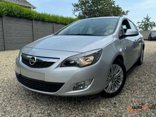 Opel Astra 1.7 CDTi ECOTEC Cosmo DPF - 1