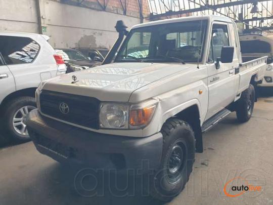 Toyota Land Cruiser - 1