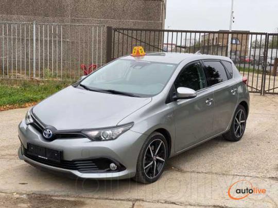 Toyota Auris 1.8i HSD Style E-CVT - 1