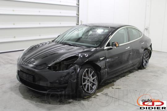 TESLA MODEL3 - 1