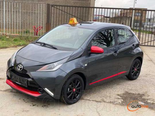 Toyota Aygo 1.0i VVT-i x-play    automatique - 1