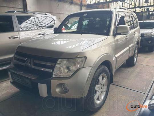 Mitsubishi Pajero - 1