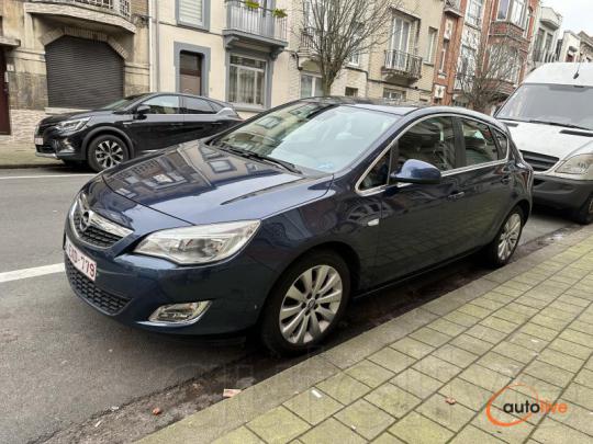 Opel Astra 2010 - 1