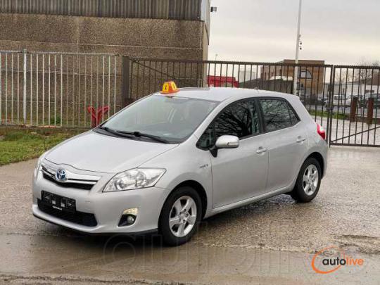 Toyota Auris 1.8i HSD Luna CVT - 1