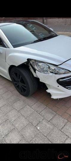 Peugeot RCZ met schade vooraan - 1