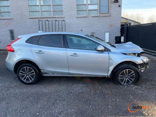 VOLVO V40 V 40 MOMENTUM - 1