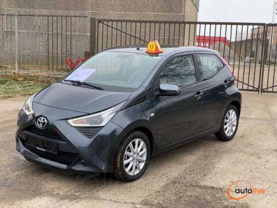 Toyota Aygo 1.0i VVT-i x-play II   11.OOOKM        automatique - 1