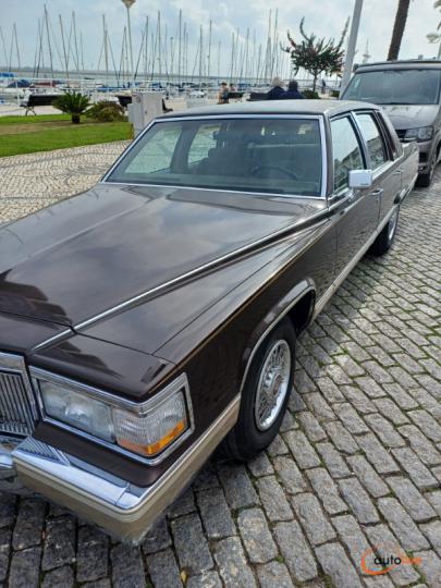 CADILLAC FLEETWOOD - 1