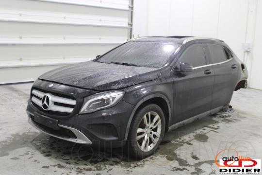 MERCEDES-BENZ GLA200 - 1