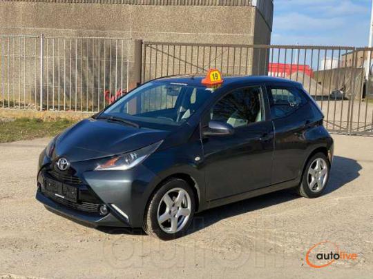 Toyota Aygo 1.0i VVT-i x-play - 1