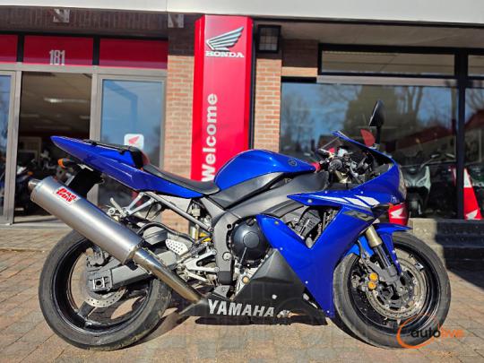 YAMAHA YZF R1 - 1