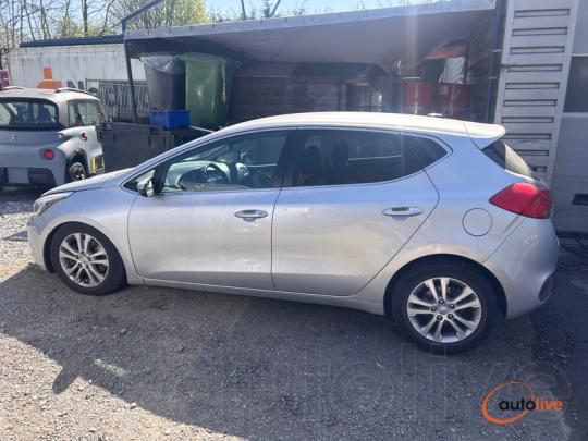 KIA CEE'D 2015 Accidenté - 1