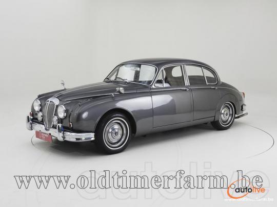 Daimler V8 250 '63 CH42bw - 1