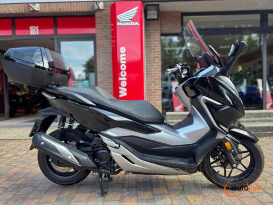 HONDA FORZA 300 - 1