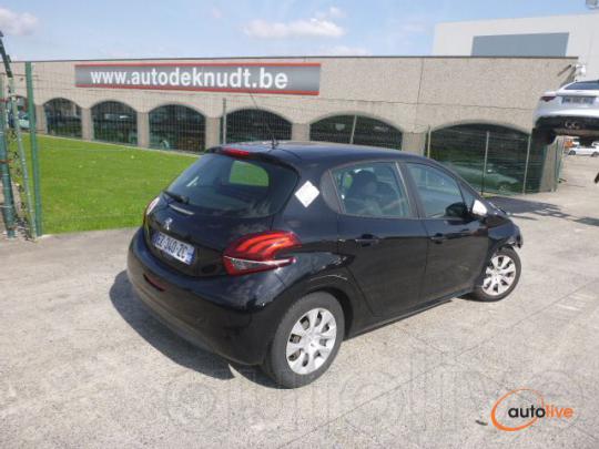 PEUGEOT 208 - 1