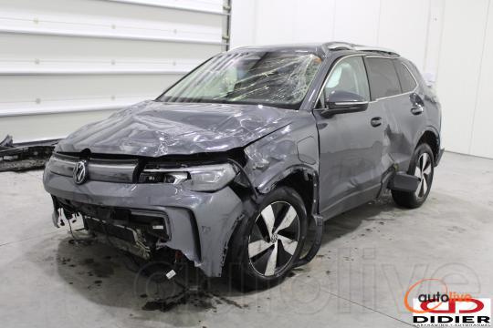 VOLKSWAGEN TIGUAN - 1