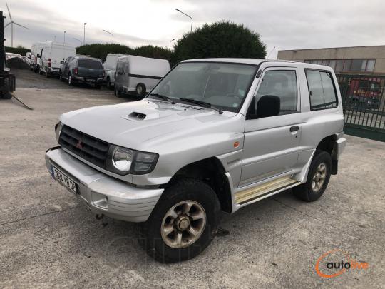 MITSUBISHI PAJERO - 1