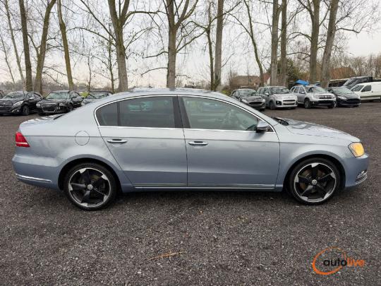 VOLKSWAGEN PASSAT HIGHLINE - 1