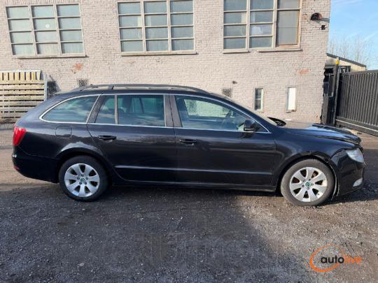SKODA SUPERB AMBITION - 1