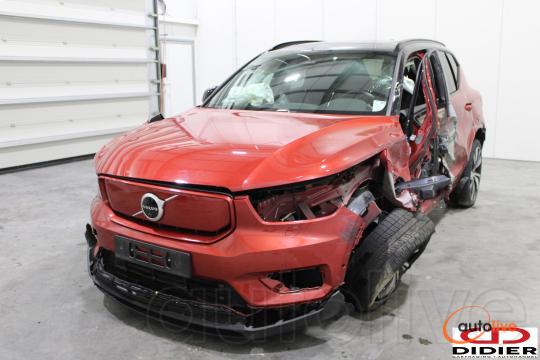 VOLVO XC40 - 1