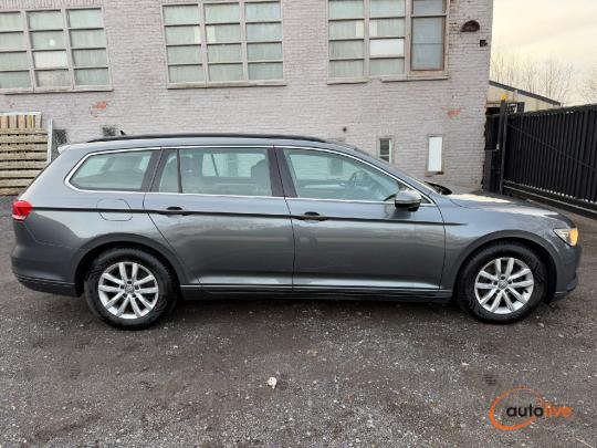 VOLKSWAGEN PASSAT COMFORTLINE - 1
