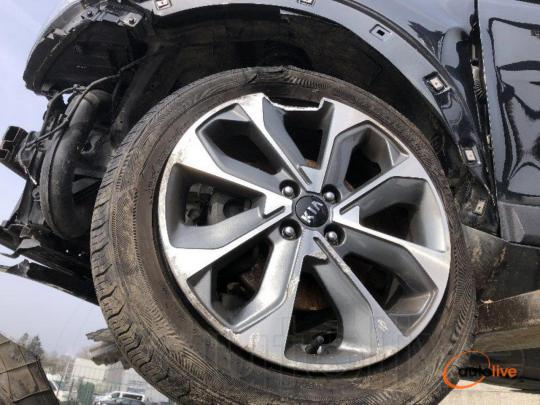 KIA STONIC 1.6 CRDI LAUNCH EDITION - 1