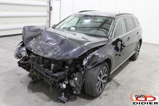 VOLKSWAGEN PASSAT - 1