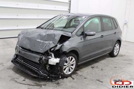 VOLKSWAGEN GOLF - 1