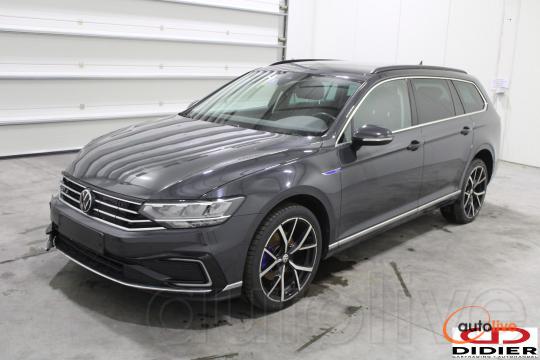 VOLKSWAGEN PASSAT - 1
