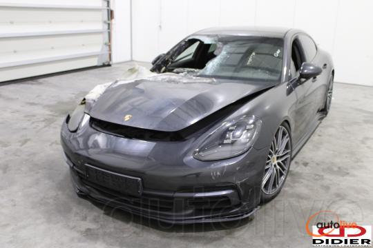 PORSCHE PANAMERA - 1