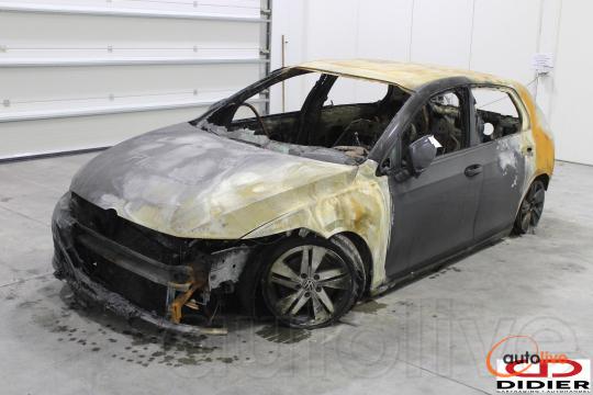 VOLKSWAGEN GOLF - 1