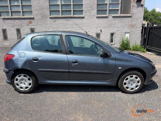 PEUGEOT 206 1.4 I - 1