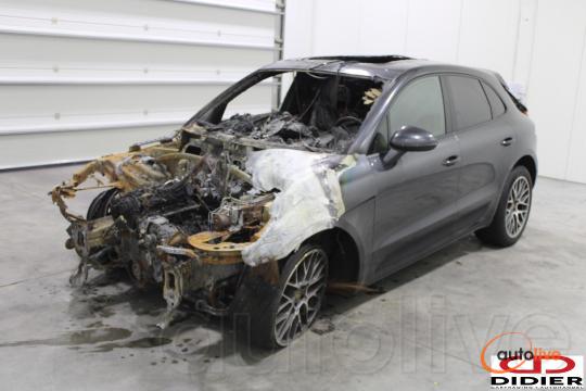 PORSCHE MACAN - 1
