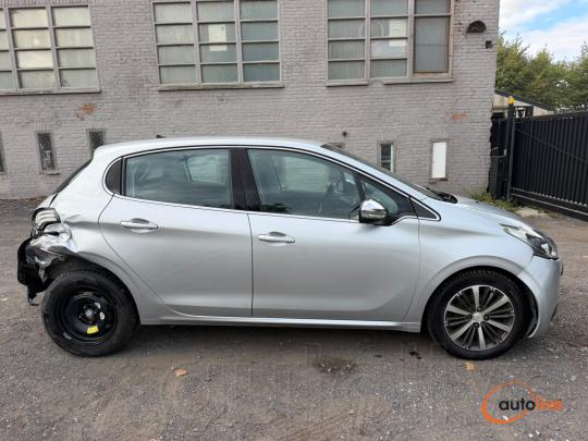 PEUGEOT 208 ALLURE - 1