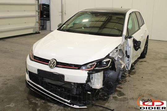 VOLKSWAGEN GOLF - 1