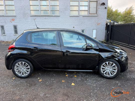 PEUGEOT 208 1.2 I - 1