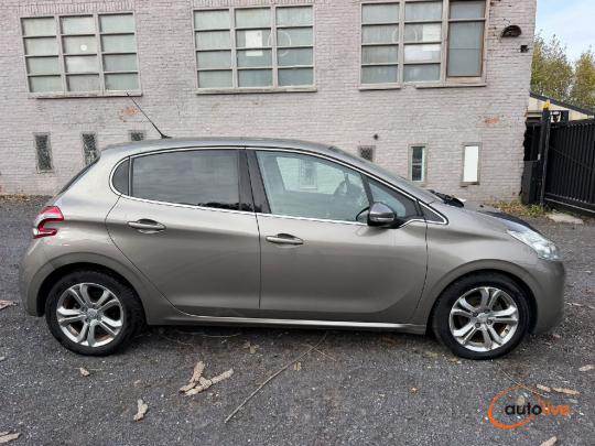 PEUGEOT 208 ALLURE - 1