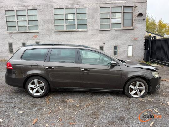 VOLKSWAGEN PASSAT BUSINESS - 1