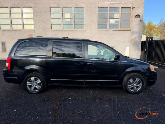 CHRYSLER VOYERGER TOWN & COUNTRY TOURI - 1