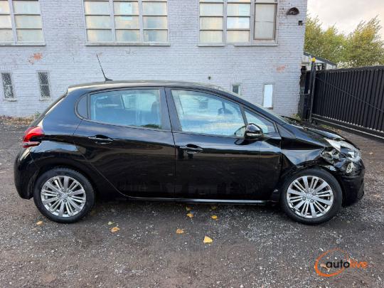 PEUGEOT 208 1.2 I - 1